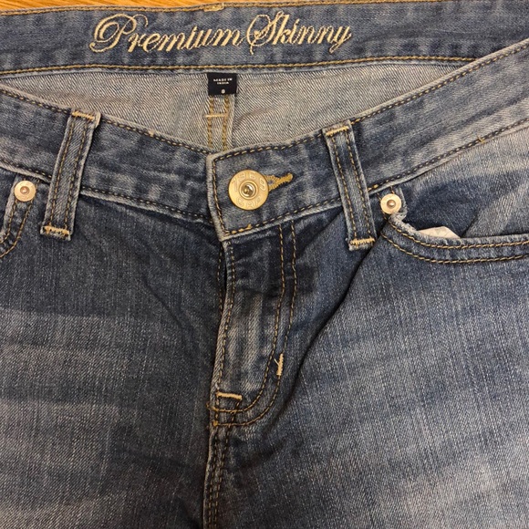 Gap Light Washed Jeans - Picture 4 of 6